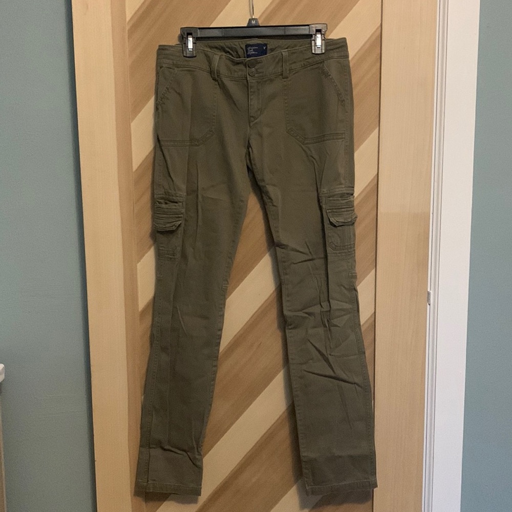 Size 8 Long AEO Straight Leg Cargo Pant